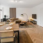 Prestige Xl Full-home Near Center And Park דירה