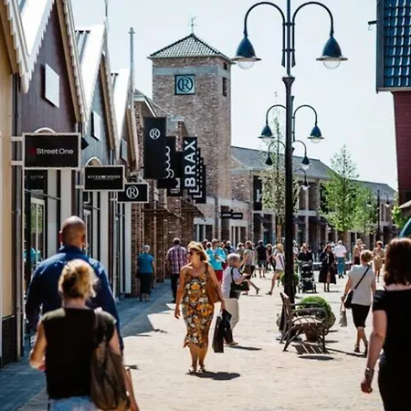 Prestige Xl Full-home Near Center And Park Roosendaal